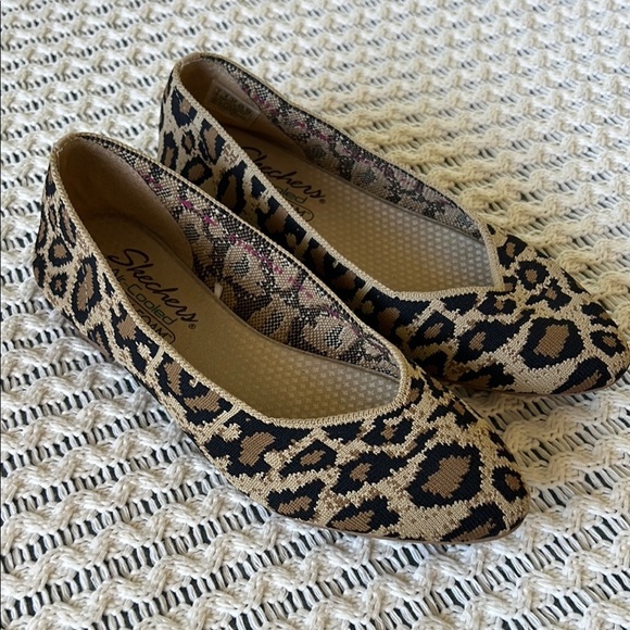 SKECHERS Leopard Cheetah Memory Foam Comfort Fit Ballet Flats | 7 - Picture 1 of 7